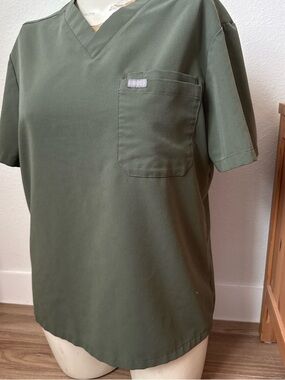 Figs Men’s Olive V-Neck Short Sleeve Scrub Top